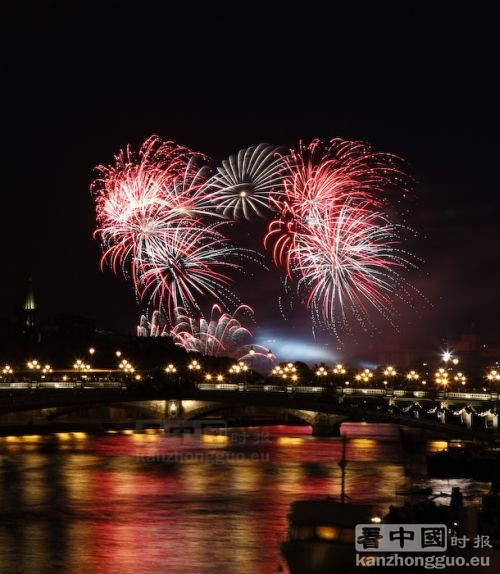塞纳河上法国国庆焰火