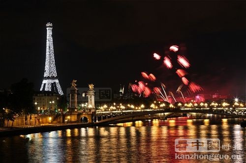 塞纳河上法国国庆焰火