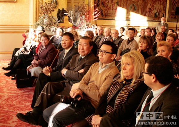 法国前总统萨科齐的亚洲事务顾问何福基（右四）出席颁奖仪式（摄影：林莲怡/看中国）