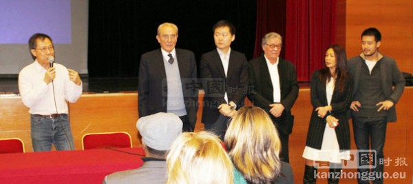 蔡联华先生（左1）与出席活动的各界代表（摄影：林莲怡/看中国）