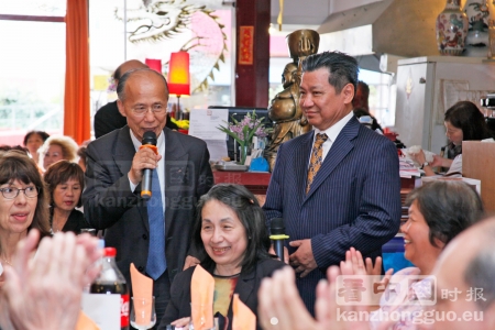 吕庆龙先生（左）、协会总会长詹致远教授（右）在会庆现场。 摄影：林莲怡/看中国