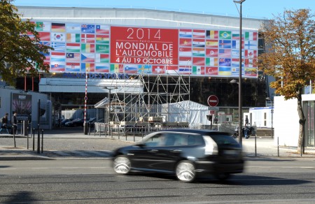 巴黎世界车展正在做最后的准备，并将在10月2日、3日迎接媒体，4日起面向广大民众开放。（AFP/Getty Images）