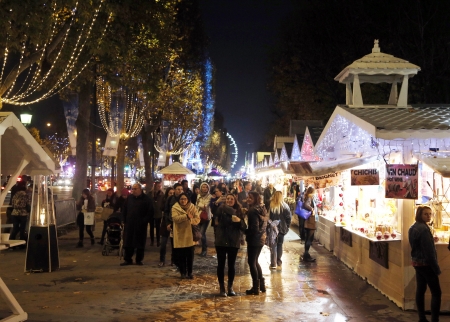 巴黎香榭丽圣诞市场（Getty Images）