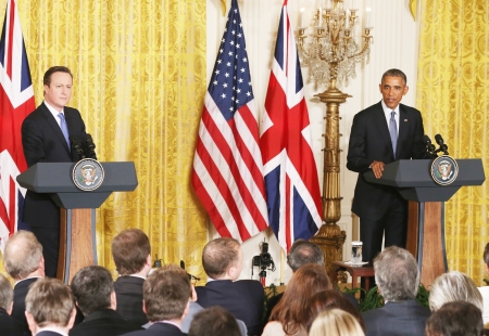 英国首相戴维·卡梅伦和美国总统奥巴马在联合新闻发布会上-。（Getty Images)