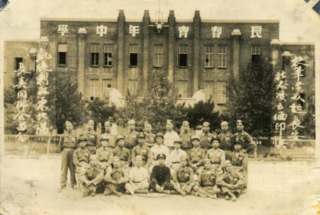 当时的青年远征军部分士兵退伍后转到长春青年中学继续读书。