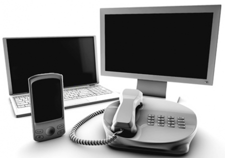 电讯公司捆绑式服务的四大部件：固定电话、手机、互联网和电视。(123RF)
