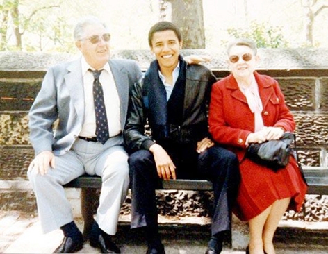 奥巴马和他的外公、外婆（网络图片）