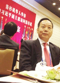 2012年2月，时任国家副主席的习近平访美，胡炜升在侨界的宴会上。(网络图片)