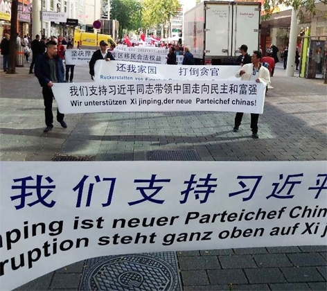 9月26日，来自法国、意大利、德国、奥地利、波兰、西班牙等国四百余名浙江青田海外华侨在维也纳市中心再次举行游行抗议。