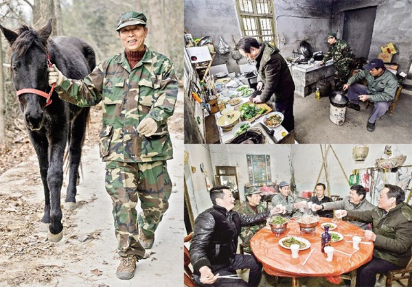 左图:谌鄂湘在山中放马。右上图:几名老友在山中小屋做饭。右下图:老友们在山中小屋吃饭。(网络图片) 左图:谌鄂湘在山中放马。右上图:几名老友在山中小屋做饭。右下图:老友们在山中小屋吃饭。(网络图片)