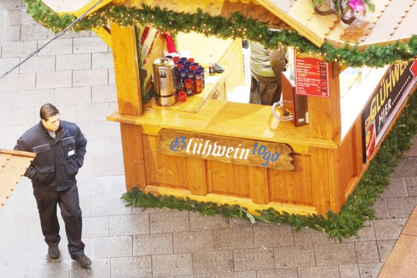 德国柏林圣诞市场，安保人员在巡逻。（Getty Images）