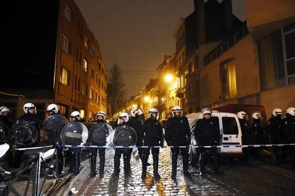 3月18日，比利时警方在比利时布鲁塞尔的莫伦贝克区逮捕了去年11月巴黎恐袭主犯萨拉赫•阿布德斯拉姆。（AFP/Getty Images）