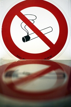 法国禁烟标识(AFP/Getty Image)