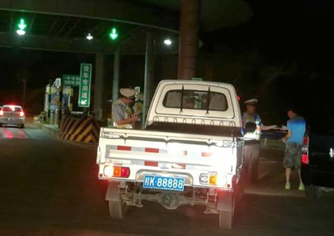 周先生花重金购买88888牌照的货车,一天被查8次。(网络图片) 周先生花重金购买88888牌照的货车,一天被查8次。(网络图片)