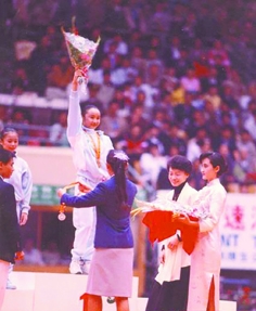 90年亚运会樊迪获高低杠冠军。（网络图片）