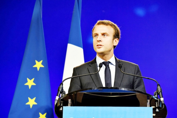 8月31日，法国时任经济部长马克隆在部长交接仪式中讲话。(AFP/Getty Images)