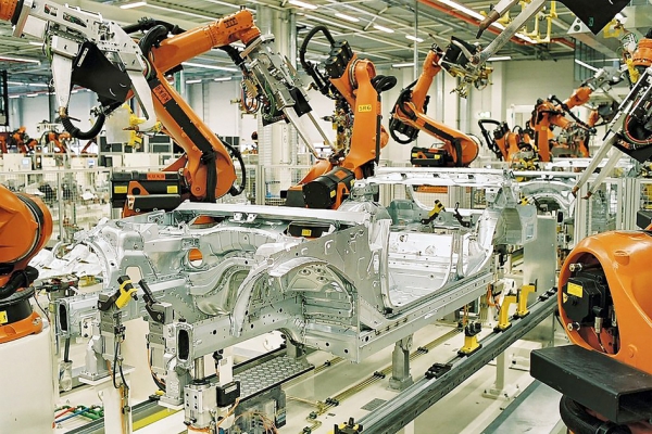 库卡公司被中国美的集团收购。图：位于德国莱比锡的宝马工厂，用库卡公司生产的工业机器人组装宝马3系车身。（维基百科）
