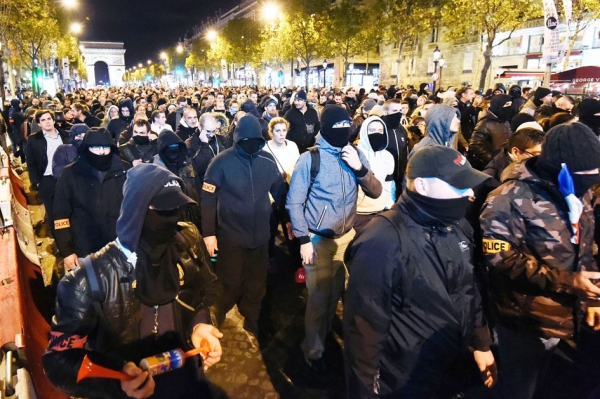 10月20日，法国警察在巴黎举行大规模游行示威，抗议日益增长的对警察的攻击。（AFP/Getty Images）