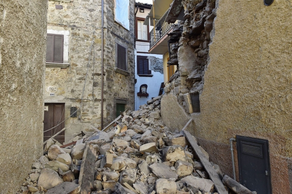 意大利中部地震之后遭到损坏的建筑物（Getty Images）