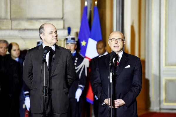 法国新任总理卡兹纳夫（右）和新任内政部长勒鲁（左）（AFP/Getty Images）