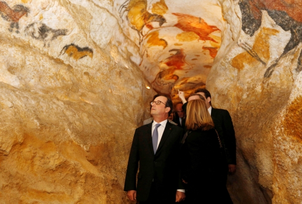 法国总统奥朗德12月10日参观拉斯科洞窟4号展览馆新落成仪式。（AFP/Getty Images）