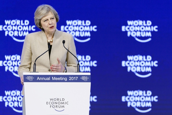 2017年1月19日,英国首相特蕾莎•梅在瑞士达沃斯世界经济论坛（WEF）年会上发表演讲。（Getty Images)