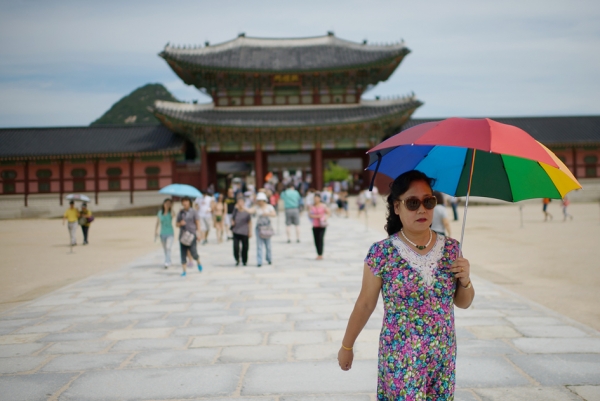2016年访韩的外国游客共计1,720万人次，中国游客占半，达806万。（Getty Images）