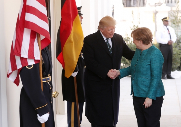 3月17日，美国总统川普欢迎来访的德国总理默克尔。（Getty Images）