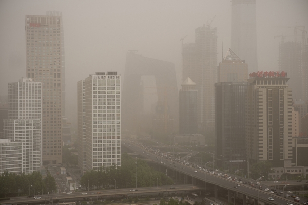 5月4日，北京遭到沙尘暴的袭击。(Getty Images)