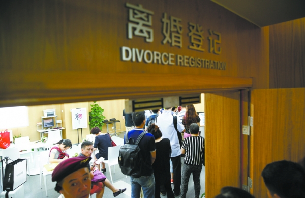 不少大陆百姓为买房而“假离婚”，结果却后悔莫及。 