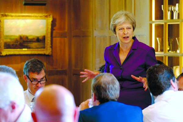 英国首相特雷莎•梅与全体内阁成员7月6日在伦敦以北的乡间首相官邸契克斯召开闭门会议。（Joel Rouse - Crown Copyright via Gett