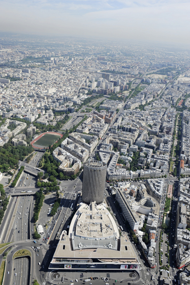 从空中俯瞰位于巴黎17区马约门（Porte Maillot）附近的巴黎会议中心(Palais des congrès de Paris) (AFP/Getty 