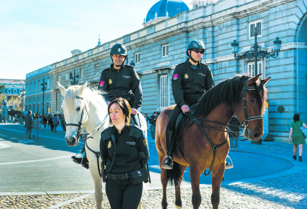 图为马德里警察在巡逻。（123RF）