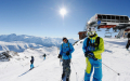滑雪爱好者们已经来到法国阿尔卑斯山脉滑雪