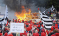 要求取消环保税 保护就业  法国西部布列塔尼人戴红帽示威