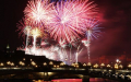 塞纳河上法国国庆焰火表演 如美丽画卷