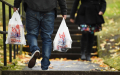 英国环境新法：超市塑料袋收费
