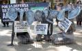 维护动物权益组织在巴塞罗那动物园前为动物争取权益。（AFP/GettyImages）
