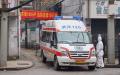 一辆救护车于22日在武汉接走一名“武汉肺炎”感染者（图片来源：Xiaolu Chu/Getty Images）