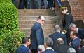 法国总理卡斯泰7月8日在博比尼法院前。（MARTIN BUREAU/AFP via Getty Images）
