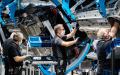德国工人在组装汽车。（Lennart Preiss/Getty Images）