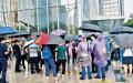 9月14日，维权群众聚集在恒大深圳总部。（NOEL CELIS/AFP VIA GETTY IMAGES）