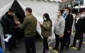 2021年11月1日，北京市民排队打疫苗（图片来源：GREG BAKER/AFP via Getty Images）