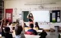 里昂一所小学老师正在上课，摄于2021年9月。（JEFF PACHOUD/AFP via Getty Images）