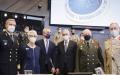 2022年1月12日，美国副国务卿谢尔曼（左二）、北约秘书长斯托尔滕贝格（左三）、俄罗斯副外长格鲁什科（右三）和俄罗斯副国防部长福明上校（右二），在布鲁塞尔的北约总部出席北约-俄罗斯理事会。（OLIVIER HOSLET/POOL/AFP/Getty Images）