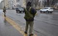 图为2022年3月2日乌克兰民兵在乌克兰基辅街头巡逻。（图片来源：Pierre Crom/Getty Images）