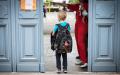 2020年6月22日，法国南部图卢兹一名儿童在禁足后重回学校。（Lionel BONAVENTURE/AFP via Getty Images）