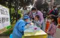 小孩子在做核酸检测（图片来源：CNS/AFP via Getty Images）