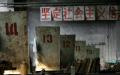 河北一家破产工厂里的“坚定社会主义信念“的标语。（图片来源：China Photos/Getty Images）