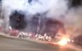 网传安徽某地多人披麻带孝在马路边焚烧尸体。（图片来源：视频截图）